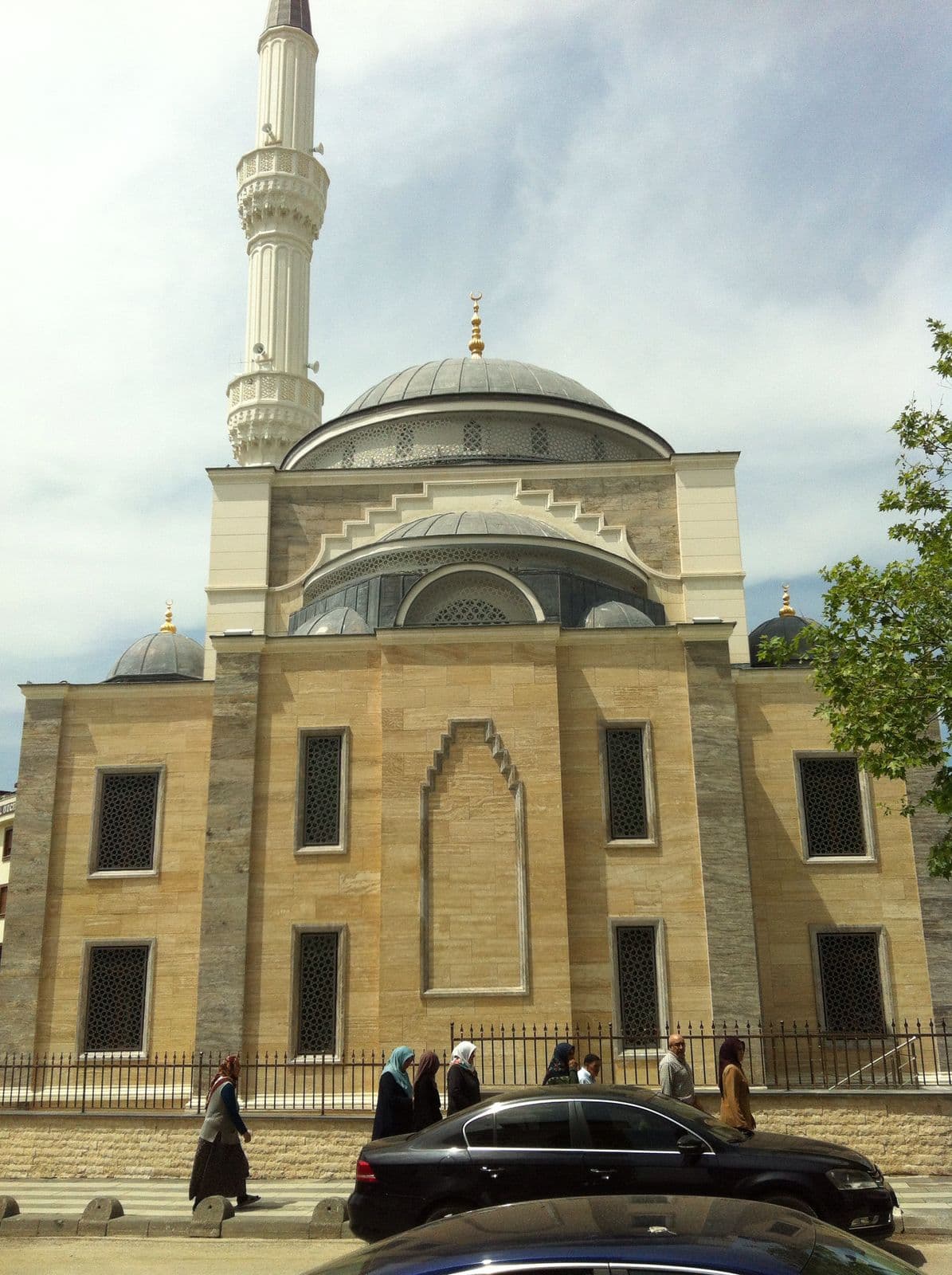Hacı Hediye Ve Ali Rıza Elçiçek Camii Yapım İşi